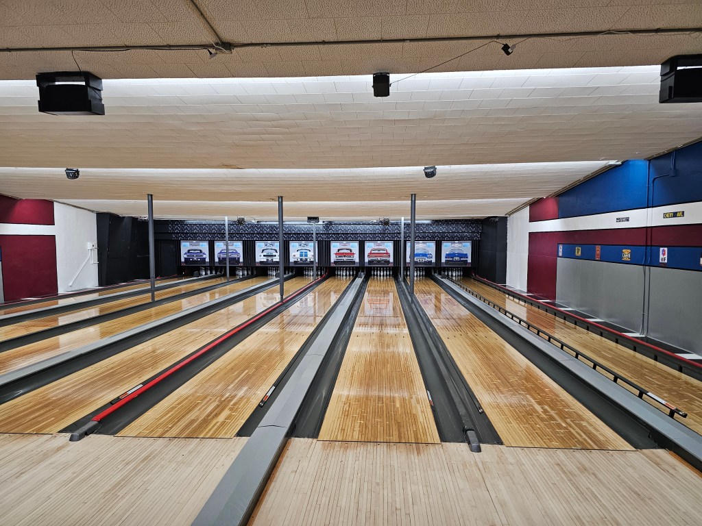 A bowling alley your whole family will&nbsp;love!
